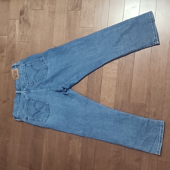 Levi's Jeans - Picture 2 of 4